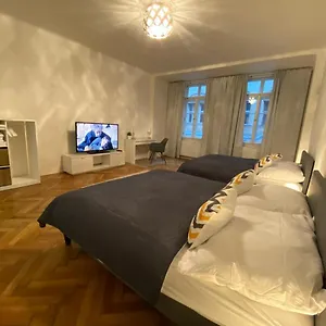 Spacious On Wenceslas Square Appartement Praag